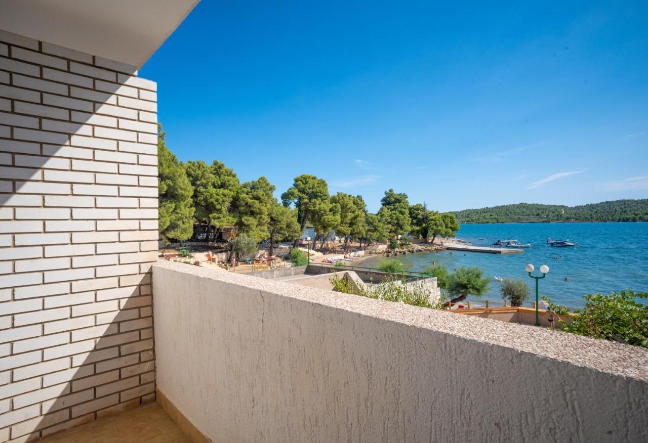 Hotel Miran Pirovac Exterior photo