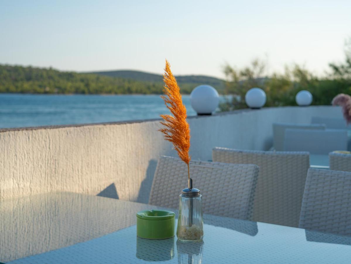 Hotel Miran Pirovac Exterior photo