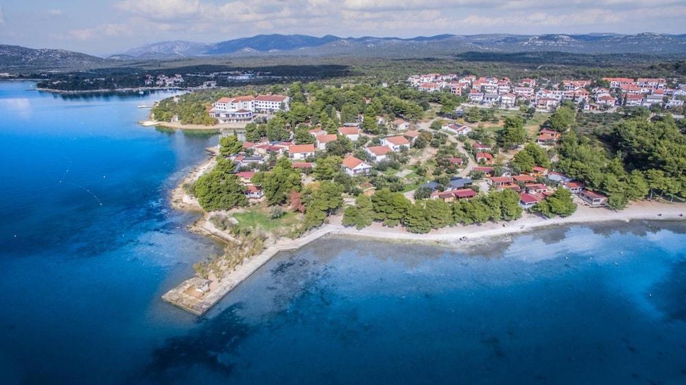 Hotel Miran Pirovac Exterior photo