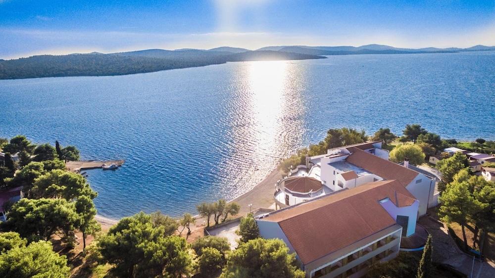Hotel Miran Pirovac Exterior photo