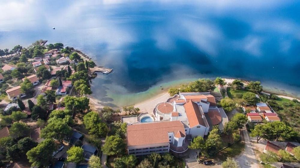 Hotel Miran Pirovac Exterior photo