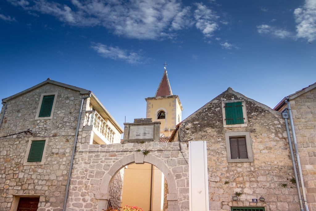 Hotel Miran Pirovac Exterior photo